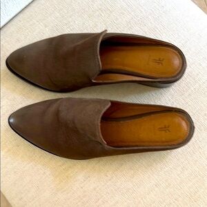 Frye Slides in Soft Brown. 8M. Excellent Condition.